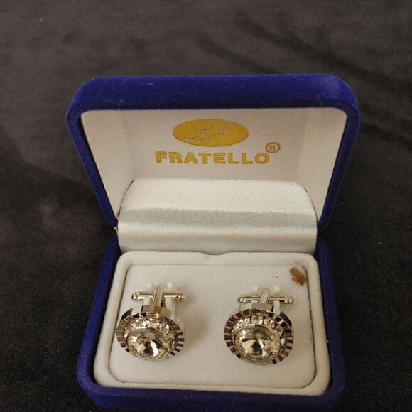 MEN'S FRATELLO SILVER WITH CLEAR STONE SURROUNDED WITH RHINESTONES. - Picture 1 of 2